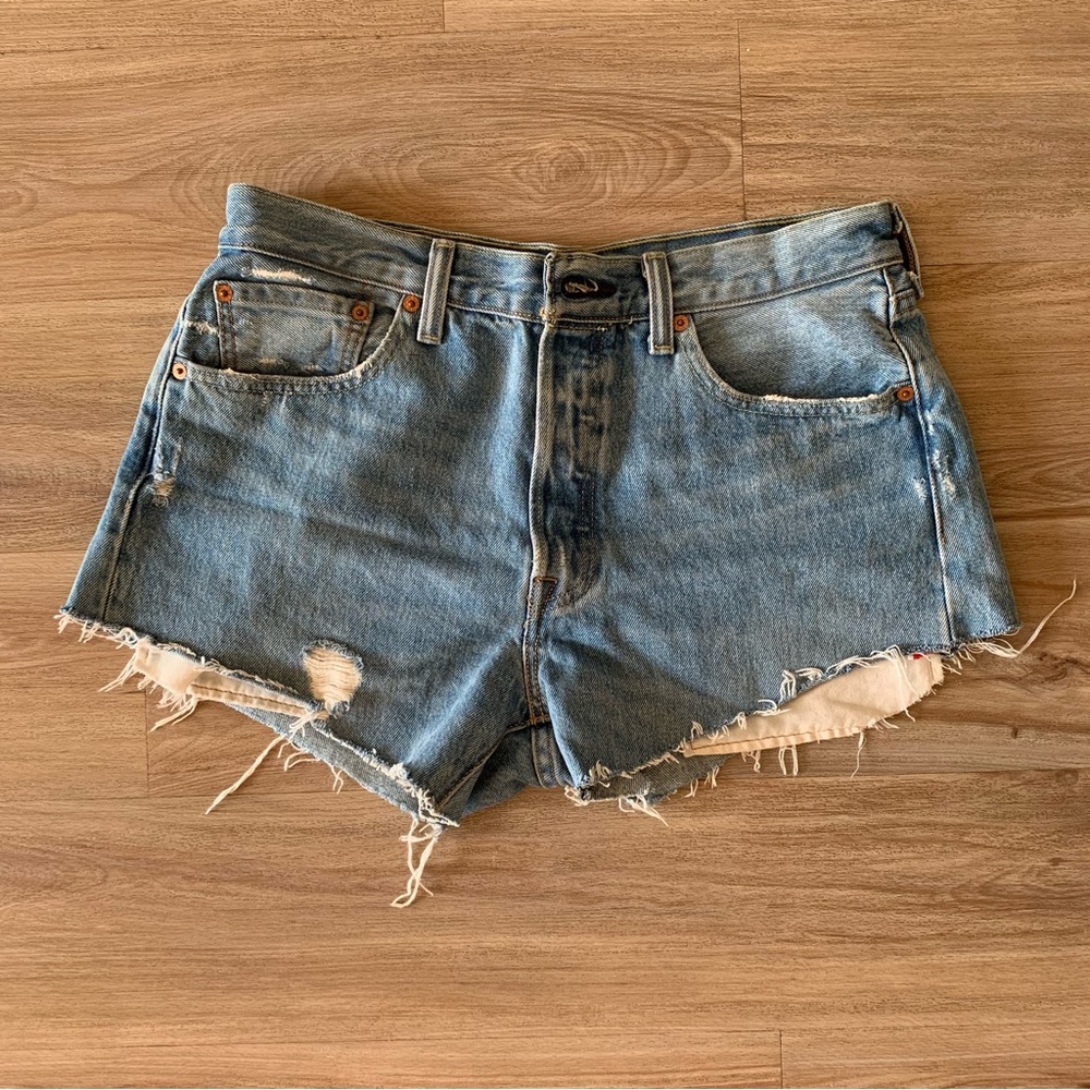 Levis 501 cutoff shorts